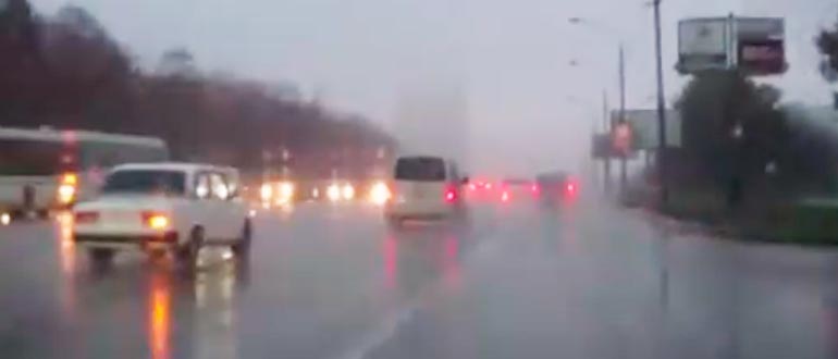 Авария при повороте направо
