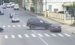 Джип не уступил легковой