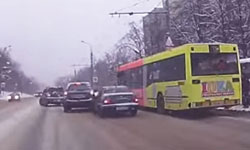 Не смог протиснуться между тс
