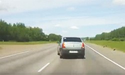 Поворот налево прижимают